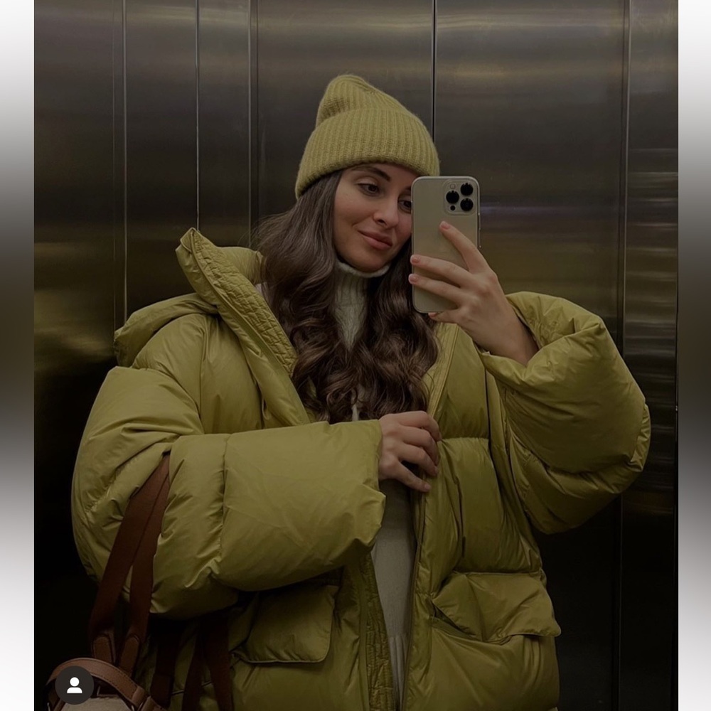 H&M oversized feather down jacket. In great condition. Size XS